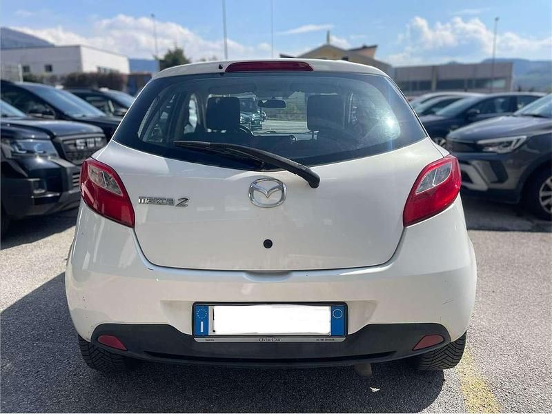 Usata Mazda 2 68 CV (50 kW) 2010 Bianco Utilitaria