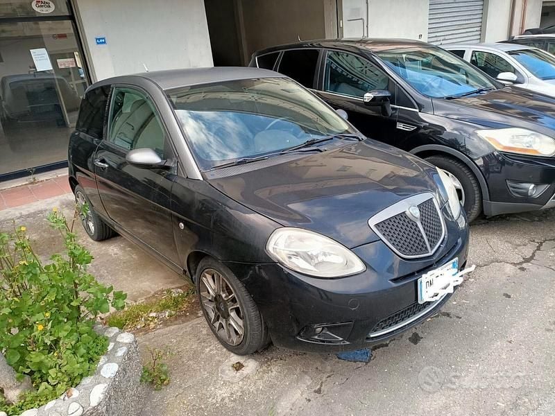 Usata Lancia Ypsilon 90 CV (66 kW) 2008 Nero Utilitaria
