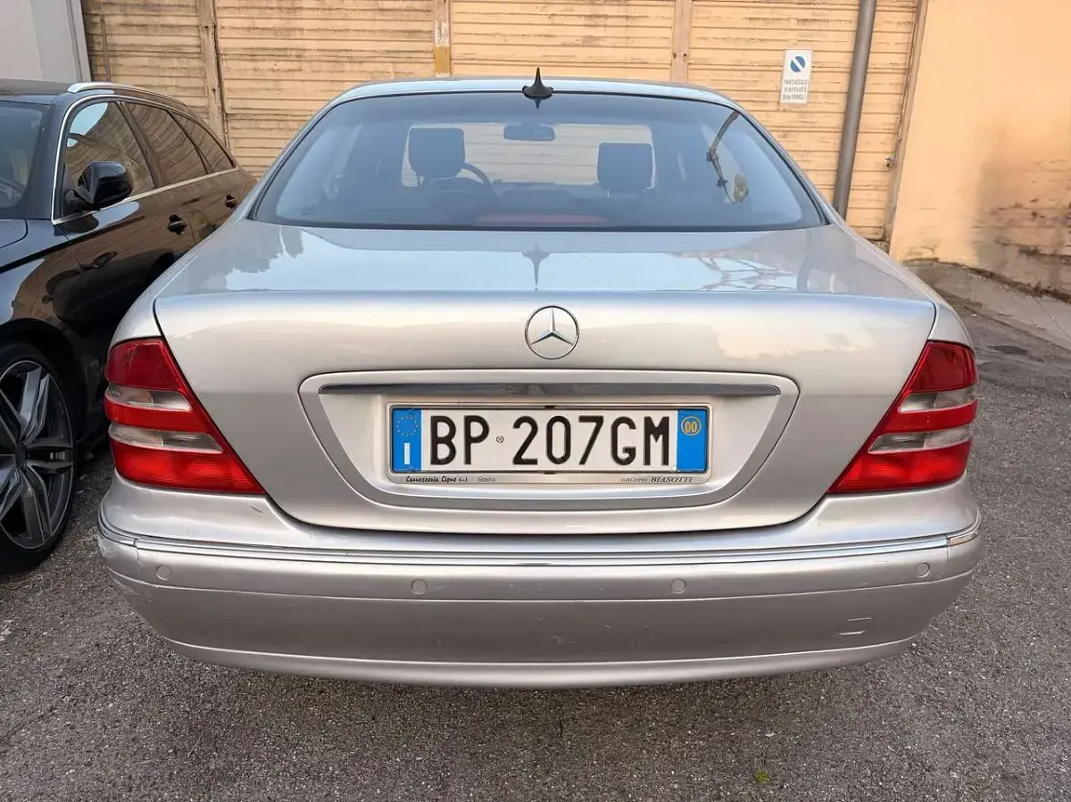 Usata Mercedes S500 306 CV (225 kW) 2000 Argento Berlina