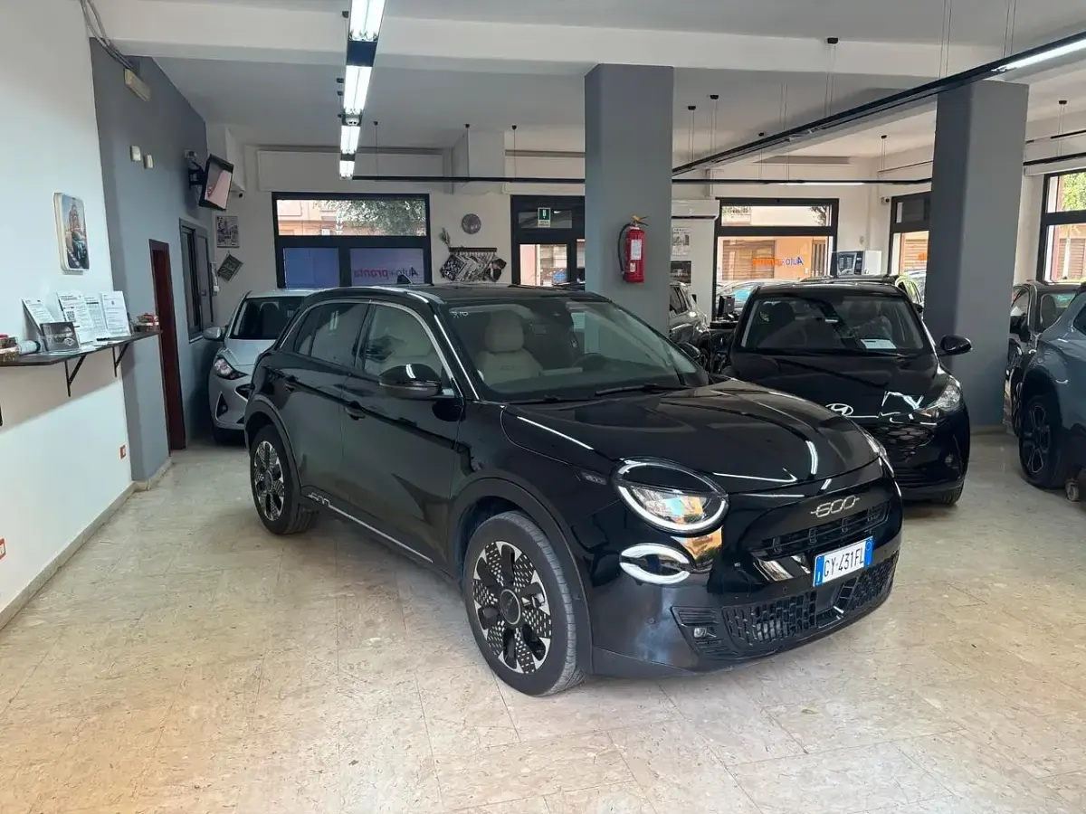 Usata Fiat 600 La Prima 100 CV (73 kW) 2025 Nero SUV