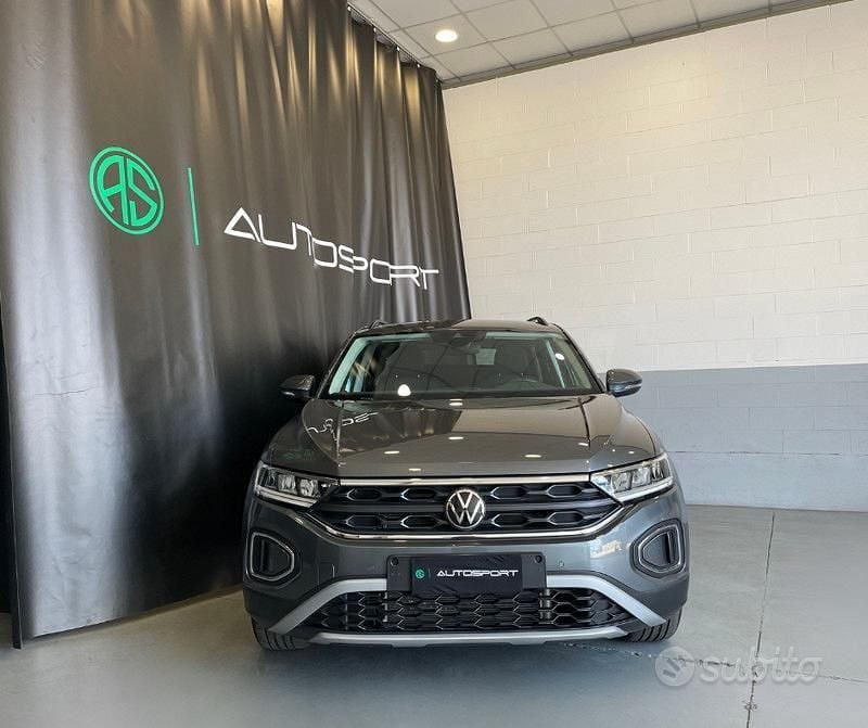 Usata VW T-Roc Life 110 CV (80 kW) 2023 Grigio SUV
