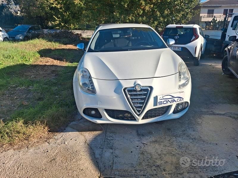Bianco Usata 2013 Alfa Romeo Giulietta Distinctive Tre volumi | 4999 € (Ottimo prezzo) - Immagine 1/4