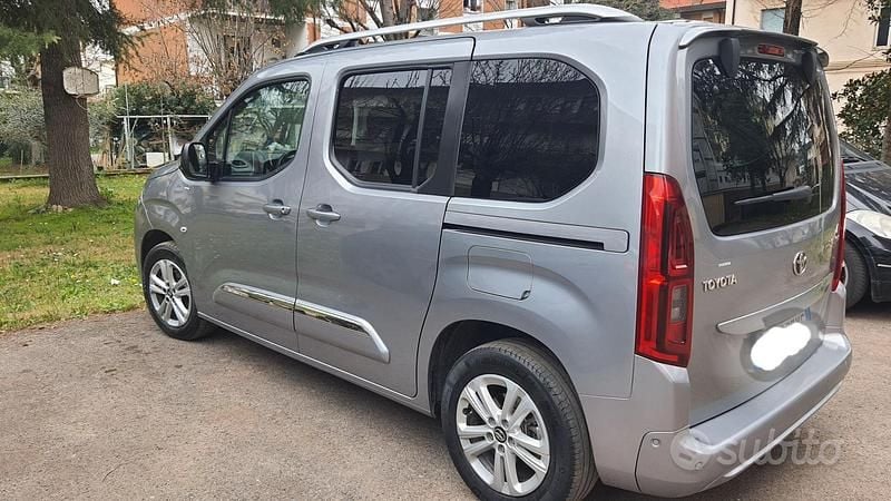 Usata Toyota Proace City City 102 CV (75 kW) 2022 Grigio Monovolume