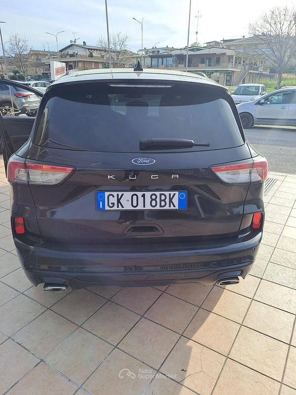 Usata Ford Kuga 120 CV (88 kW) 2022 Nero SUV