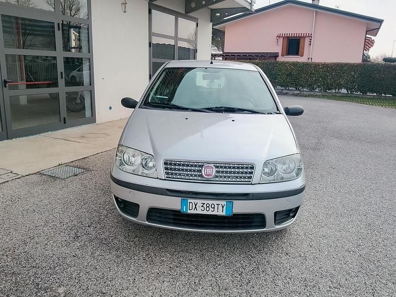Usata Fiat Punto Active 60 CV (44 kW) 2009 Argento Utilitaria