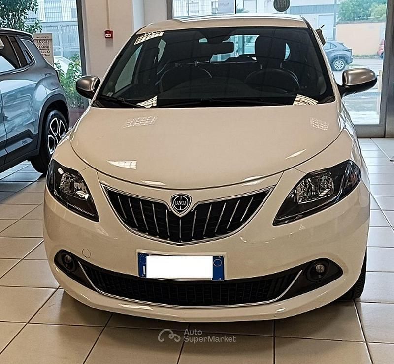 Usata Lancia Ypsilon 69 CV (50 kW) 2023 Bianco Utilitaria