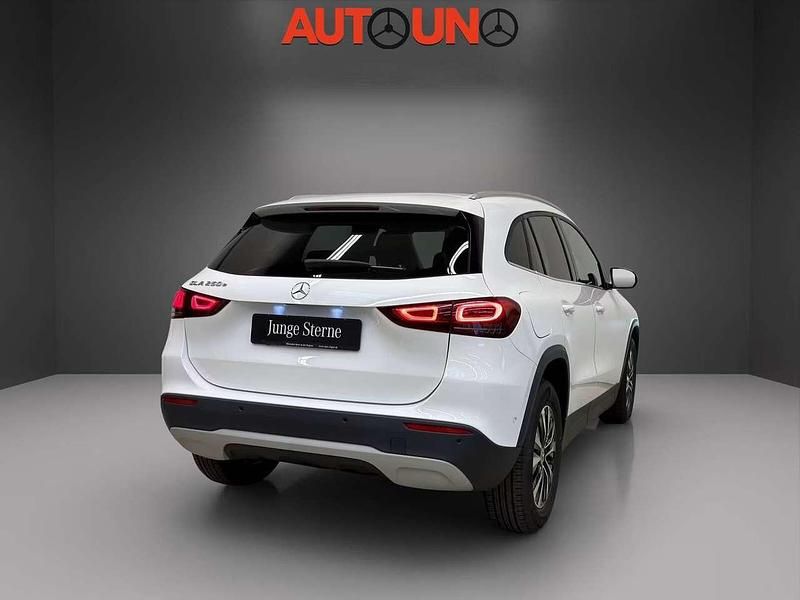 Usata Mercedes GLA250 Business 218 CV (160 kW) 2022 Argento SUV
