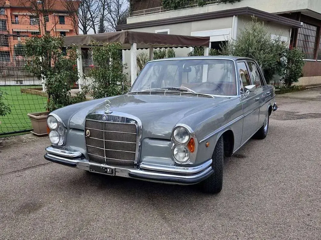 Usata Mercedes 250 145 CV (106 kW) 1966 Grigio Berlina