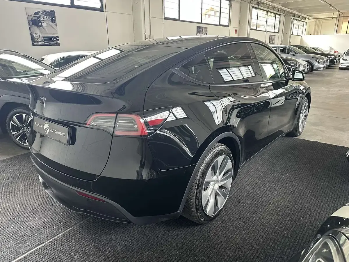 Usata Tesla Model Y RWD 88 kW (120 CV) 2023 Nero SUV