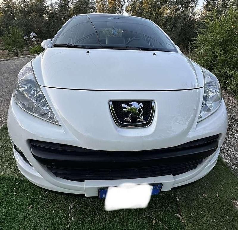 Usata 2014 Peugeot 207 Tre volumi | 4000 € (Buon prezzo) - Immagine 1/4