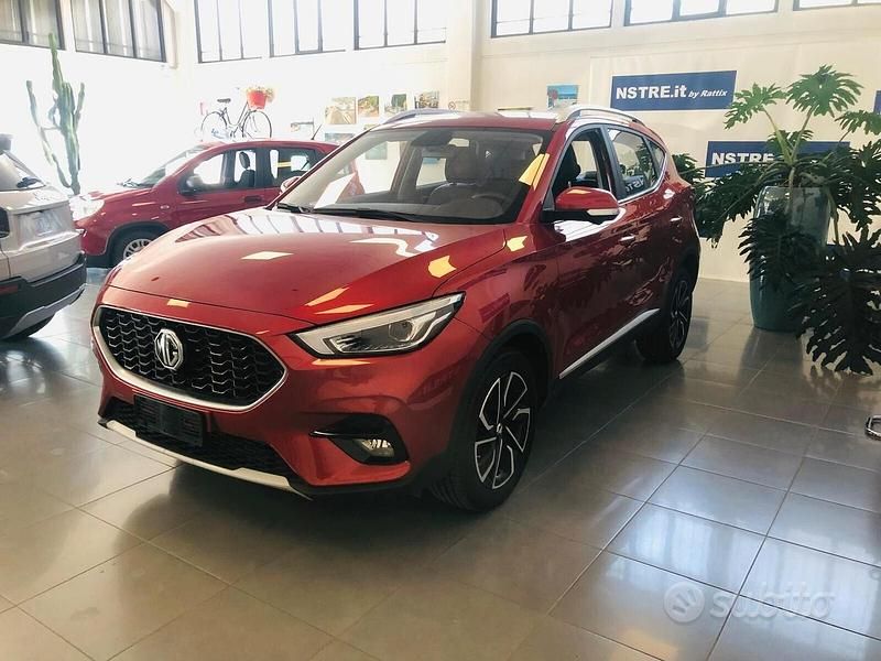 Usata MG ZS Luxury 111 CV (81 kW) 2024 Rosso SUV