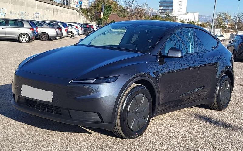 Usata Tesla Model Y Standard Range 114 kW (155 CV) 2025 Grigio SUV