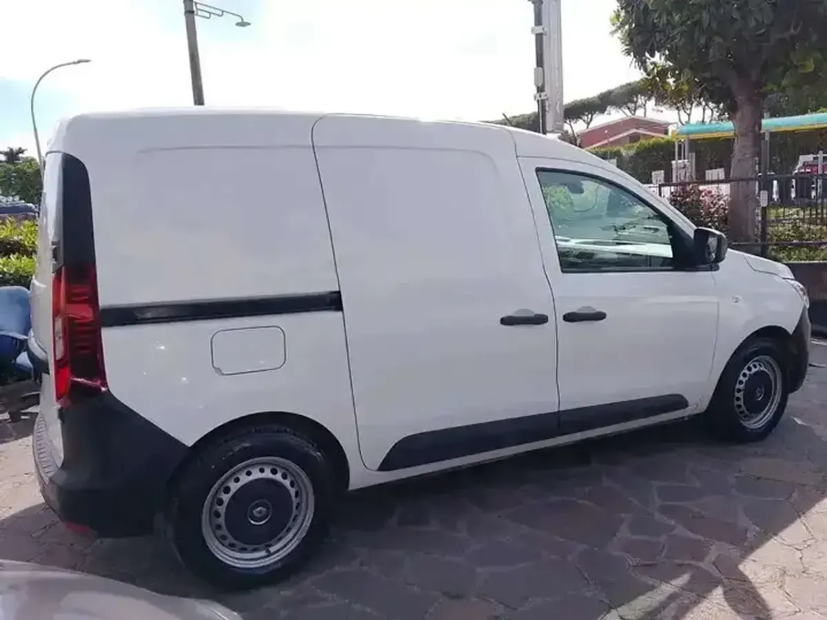 Usata Renault Kangoo 95 CV (69 kW) 2022 Bianco Monovolume