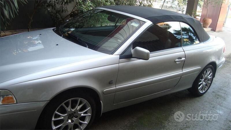 Usata Volvo C70 199 CV (146 kW) 2006 Grigio Cabrio