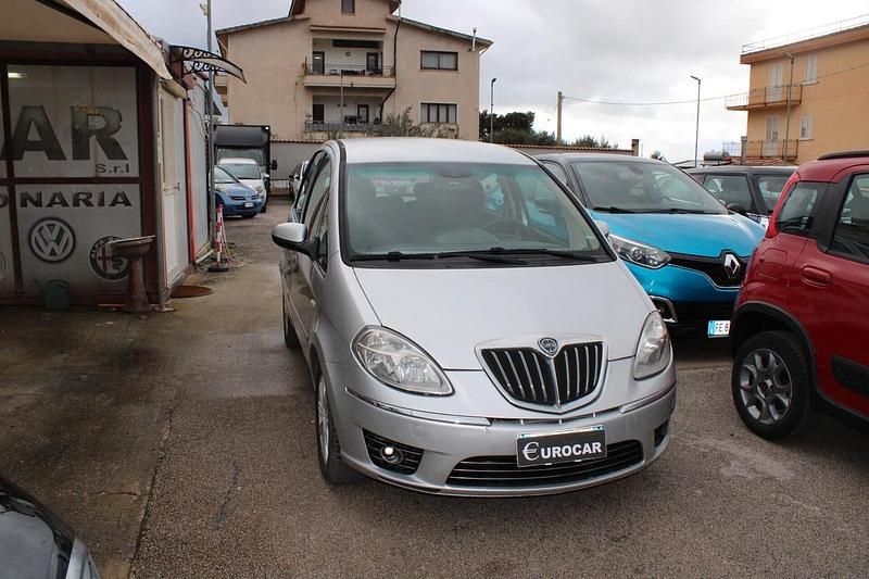 Usata Lancia Musa 95 CV (69 kW) 2010 Argento Monovolume