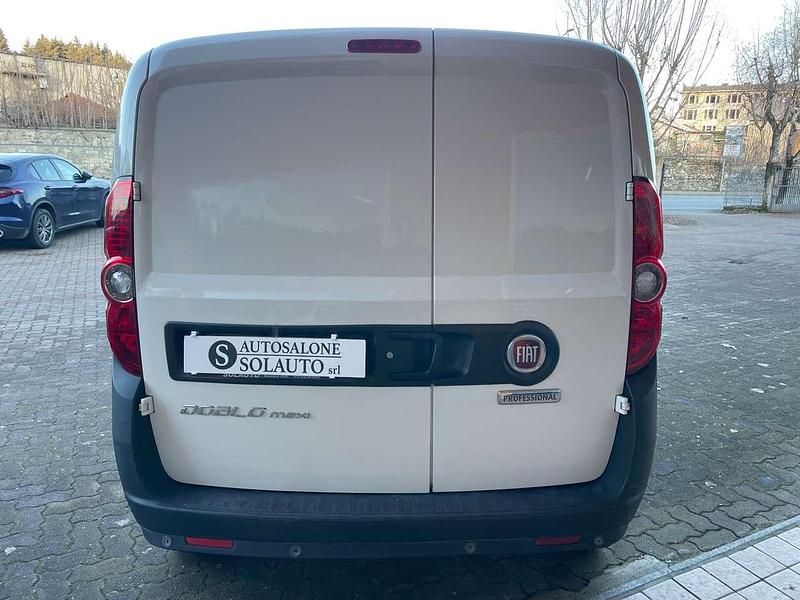 Usata Fiat Doblò Lounge 105 CV (77 kW) 2021 Bianco Monovolume