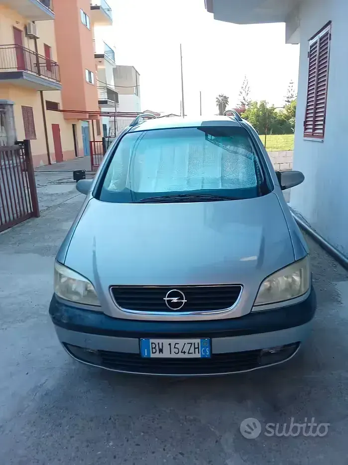 Usata Opel Zafira 101 CV (74 kW) 2001 Grigio Monovolume