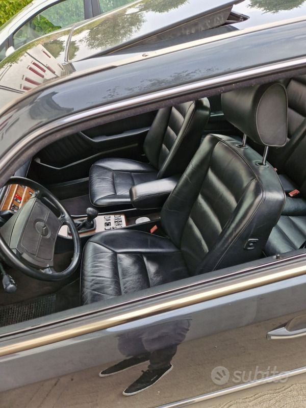 Usata Mercedes E300 220 CV (161 kW) 1990 Nero Coupé