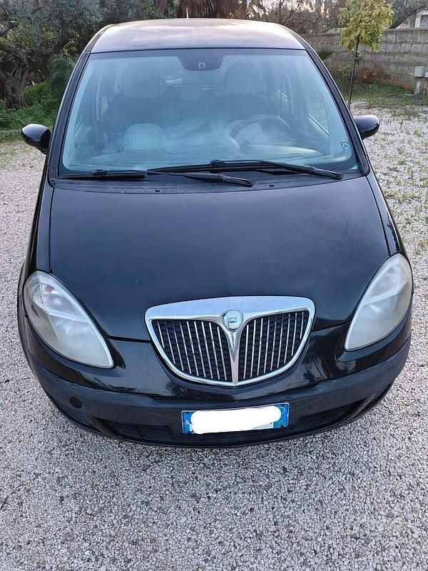 Usata Lancia Musa 90 CV (66 kW) 2007 Nero Monovolume