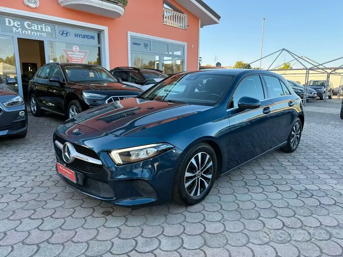 Usata Mercedes 180 Executive 116 CV (85 kW) 2019 Bluazzurro Berlina