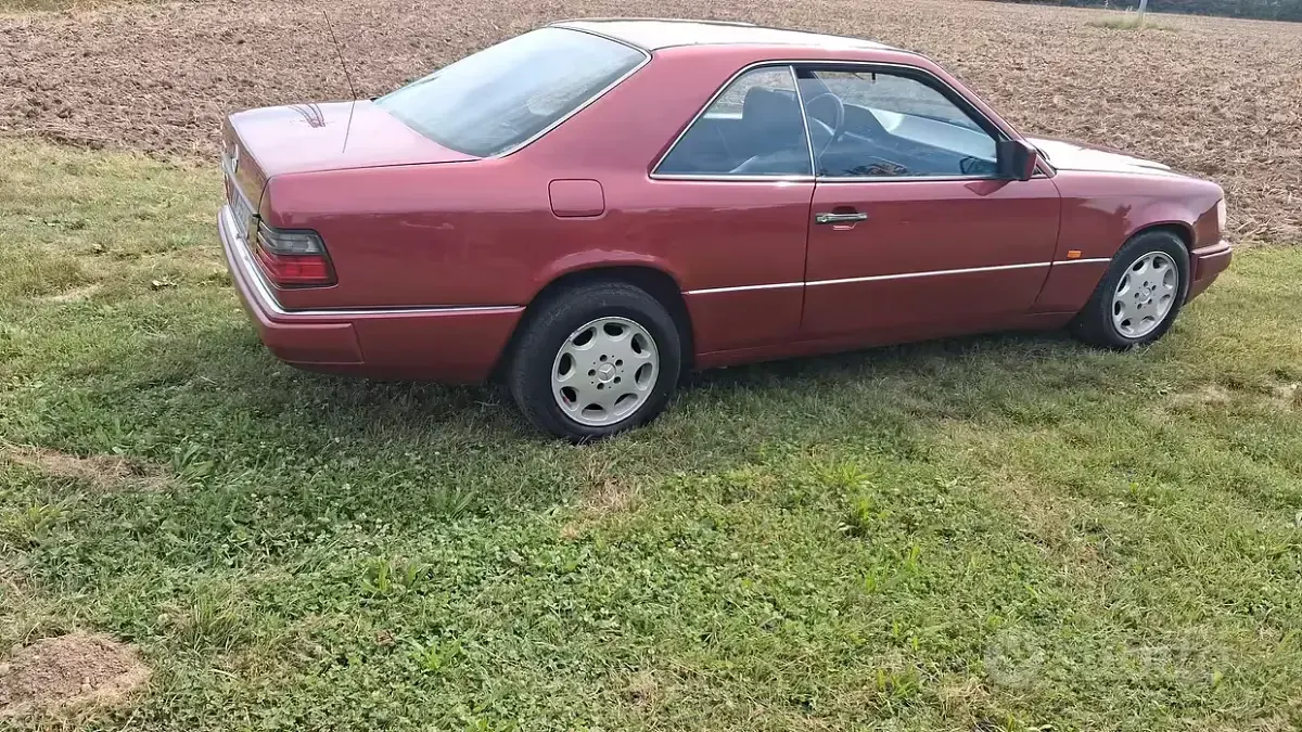 Usata Mercedes 200 122 CV (89 kW) 1993 Berlina