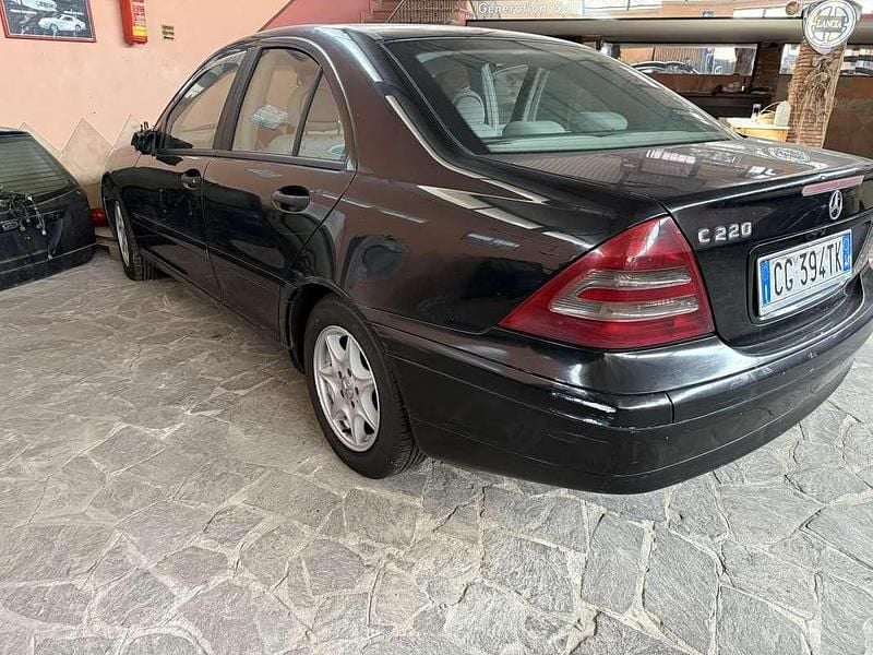 Usata Mercedes C220 Elegance 143 CV (105 kW) 2003 Berlina