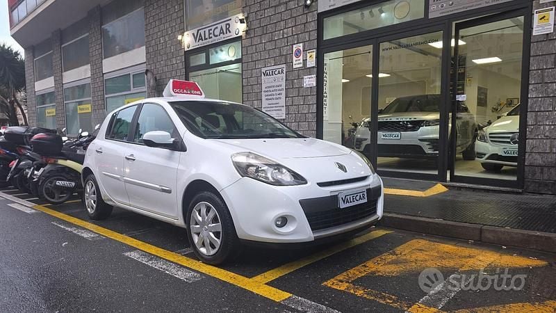 Usata Renault Clio II Luxe 100 CV (73 kW) 2010 Bianco Utilitaria