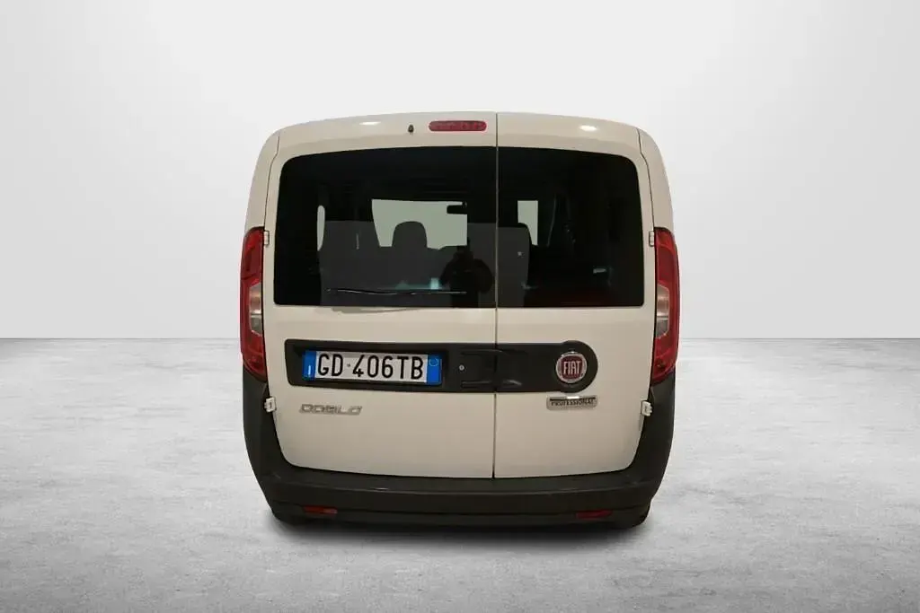 Usata Fiat Doblò 95 CV (69 kW) 2021 Bianco Monovolume