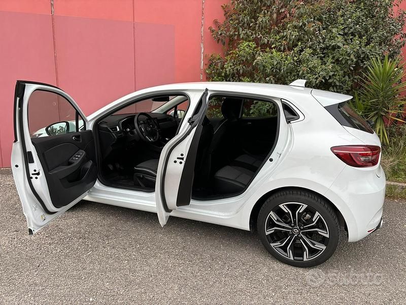 Usata Renault Clio V Intens 90 CV (66 kW) 2021 Bianco Utilitaria
