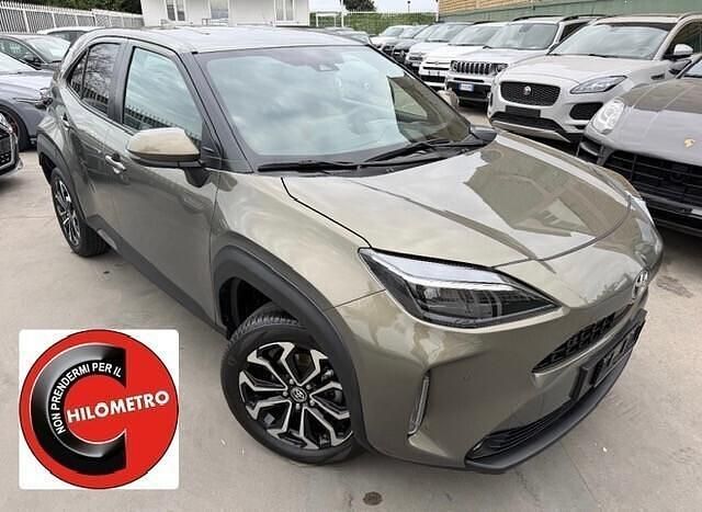 Usata Toyota Yaris Hybrid Lounge 92 CV (67 kW) 2022 Grigio Station wagon