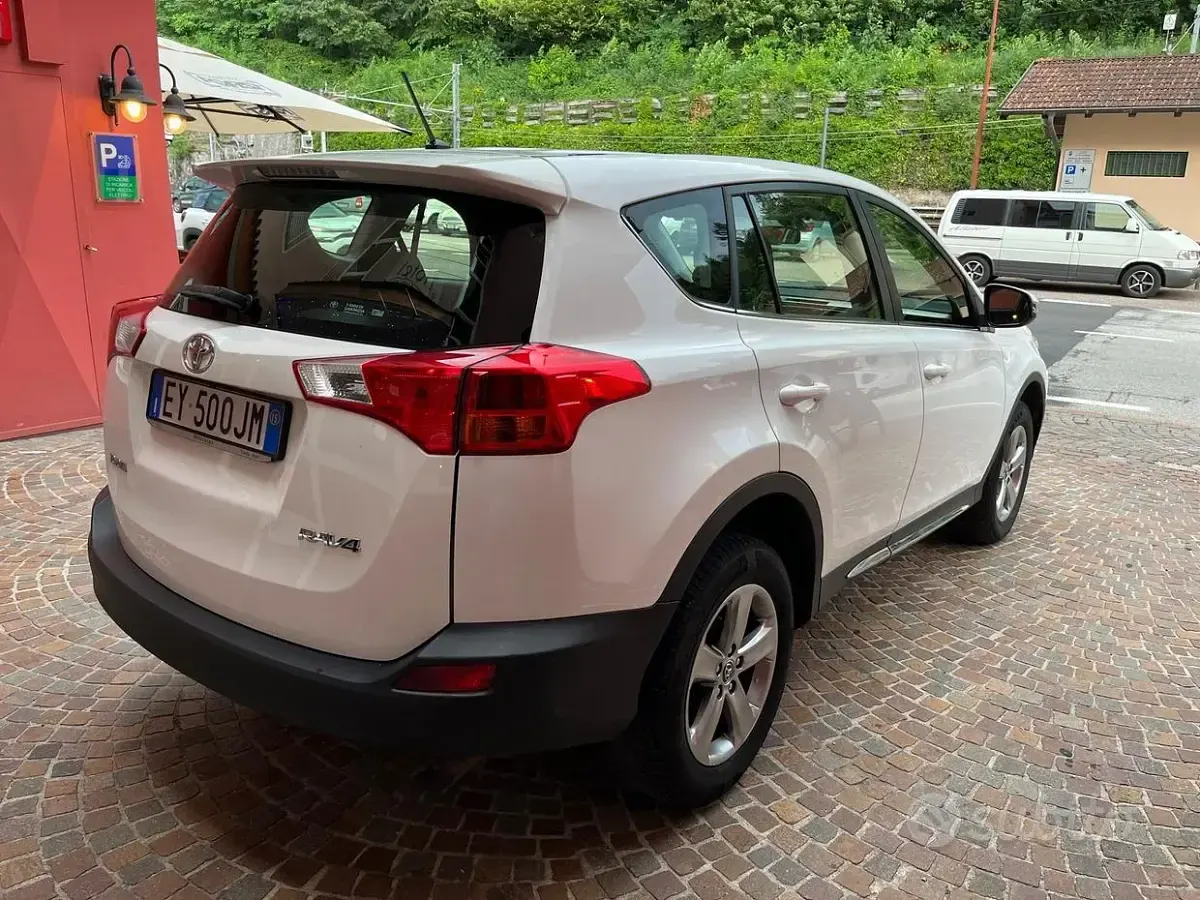 Usata Toyota RAV4 124 CV (91 kW) 2015 Bianco SUV