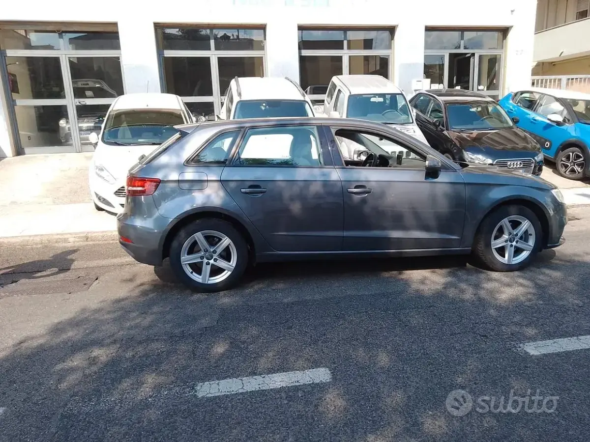 Usata Audi A3 Business 116 CV (85 kW) 2018 Grigio Berlina