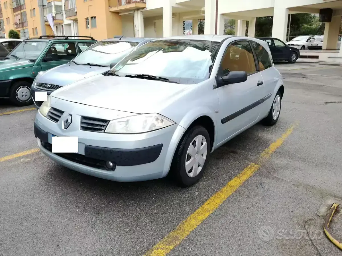 Usata Renault Mégane Coupé 111 CV (81 kW) 2003 Grigio Coupé