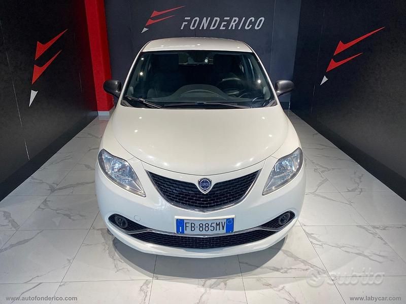 Bianco Usata 2016 Lancia Ypsilon Platinum Due volumi | 7500 € (Buon prezzo) - Immagine 1/4