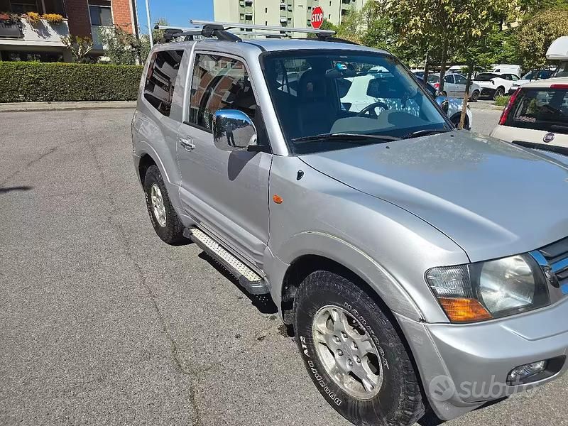 Usata Mitsubishi Pajero 165 CV (121 kW) 2000 Grigio SUV