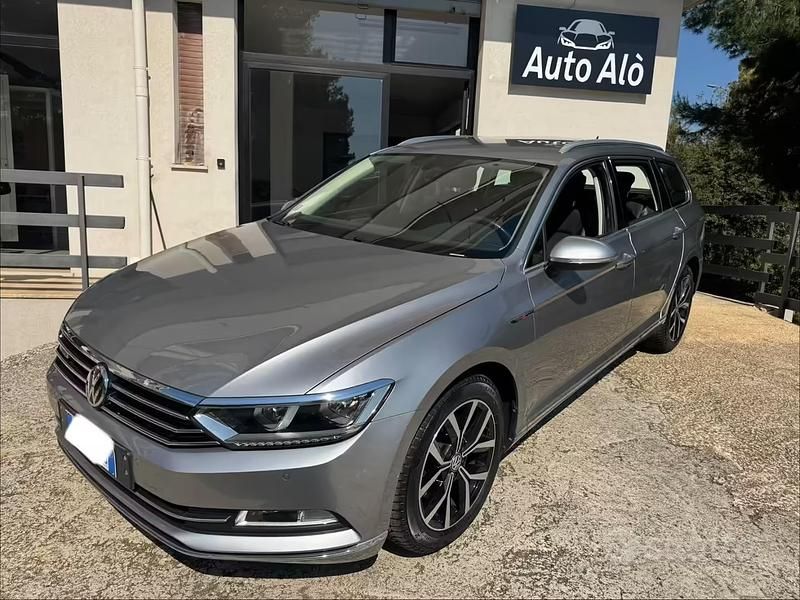 Usata VW Passat 190 CV (139 kW) 2018 Grigio Station wagon