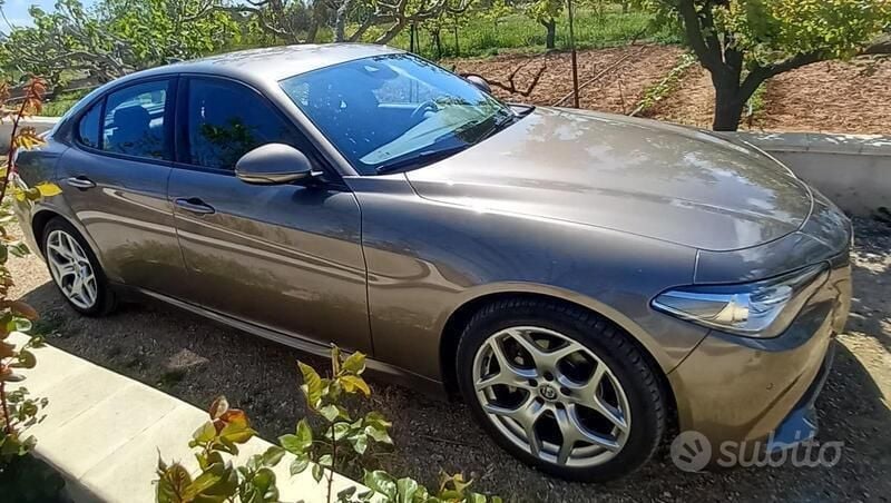 Usata Alfa Romeo Giulia Executive 160 CV (117 kW) 2019 Grigio Berlina