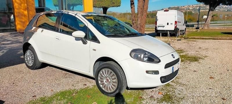 Usata Fiat Grande Punto Dynamic 69 CV (50 kW) 2013 Bianco Utilitaria