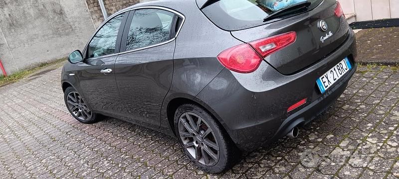 Usata Alfa Romeo Giulietta 109 CV (80 kW) 2014 Grigio Utilitaria