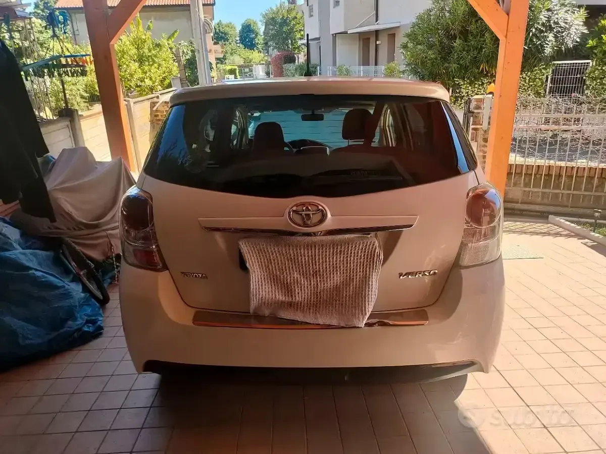 Second-hand Toyota Verso 111 CP (81 kW) 2015 Alb Monovolum