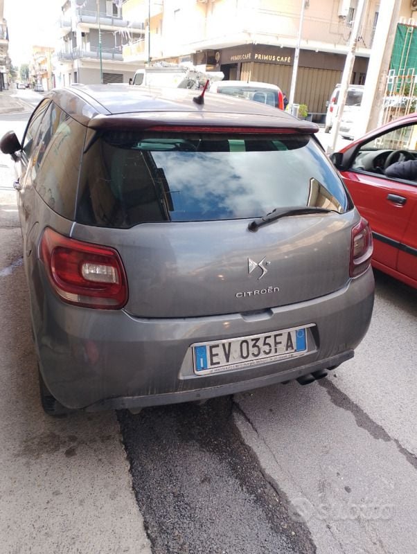 Grigio Usata 2011 Citroën DS3 Coupé | 1500 € (Super prezzo) - Immagine 1/4