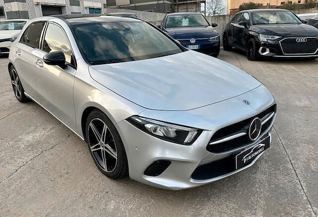 Usata Mercedes A180 116 CV (85 kW) 2018 Argento Berlina