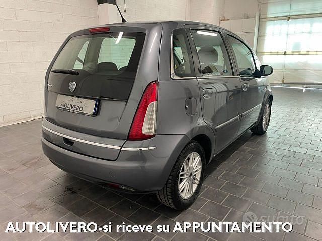 Usata Lancia Musa 77 CV (56 kW) 2011 Grigio Monovolume