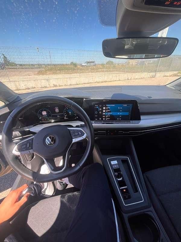 Usata VW Golf VIII Life 116 CV (85 kW) 2022 Grigio Berlina