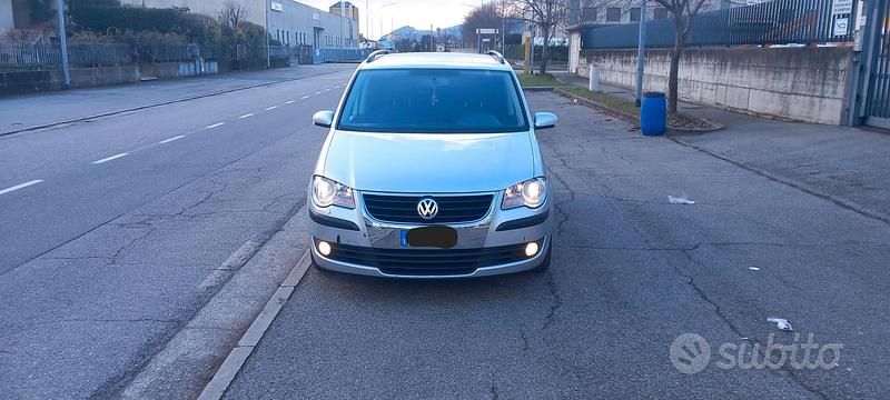 Usata VW Touran 105 CV (77 kW) 2009 Grigio Monovolume