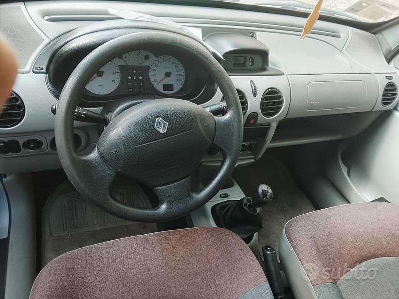 Usata Renault Kangoo 84 CV (61 kW) 2003 Grigio Monovolume