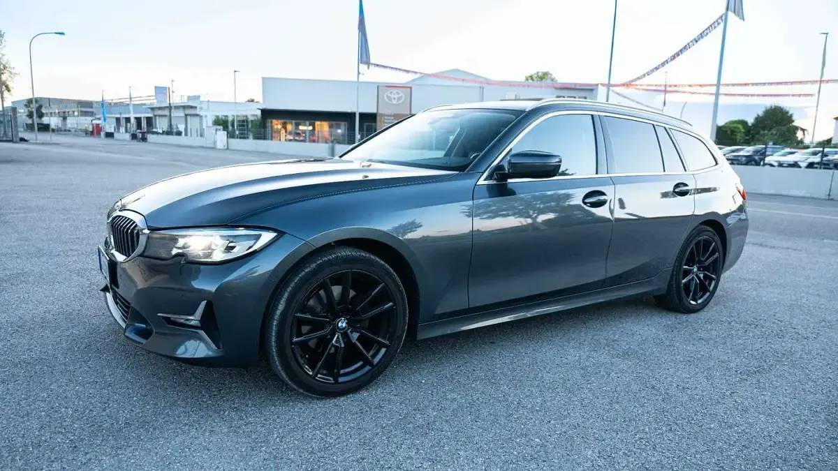 Usata BMW 320 Luxury Line 190 CV (139 kW) 2020 Grigio Berlina