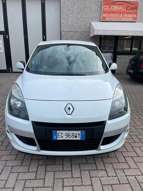 Usata Renault Scénic III Luxe 110 CV (80 kW) 2011 Bianco Monovolume