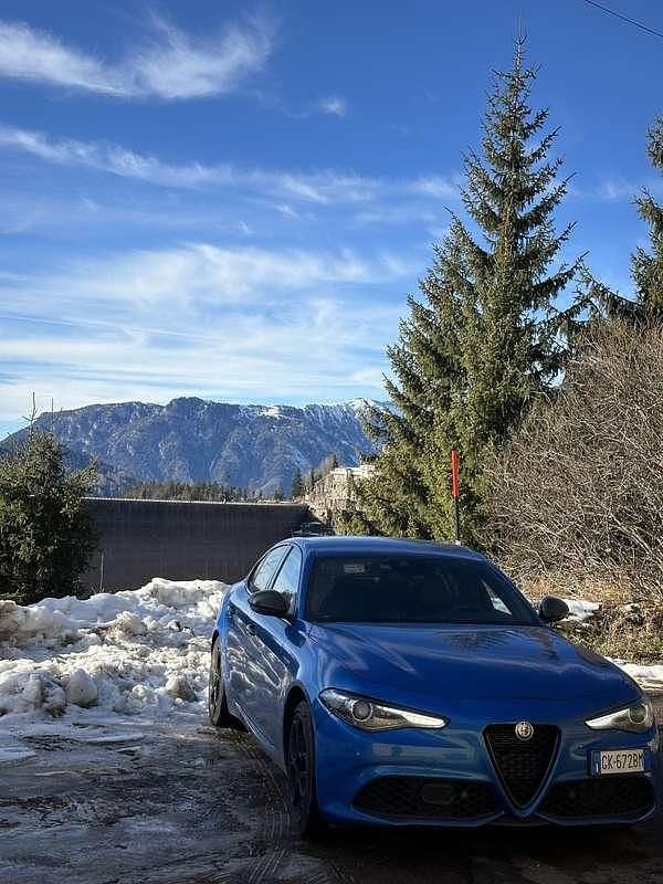 Usata Alfa Romeo Giulia Ti 211 CV (155 kW) 2022 Blu/azzurro Berlina