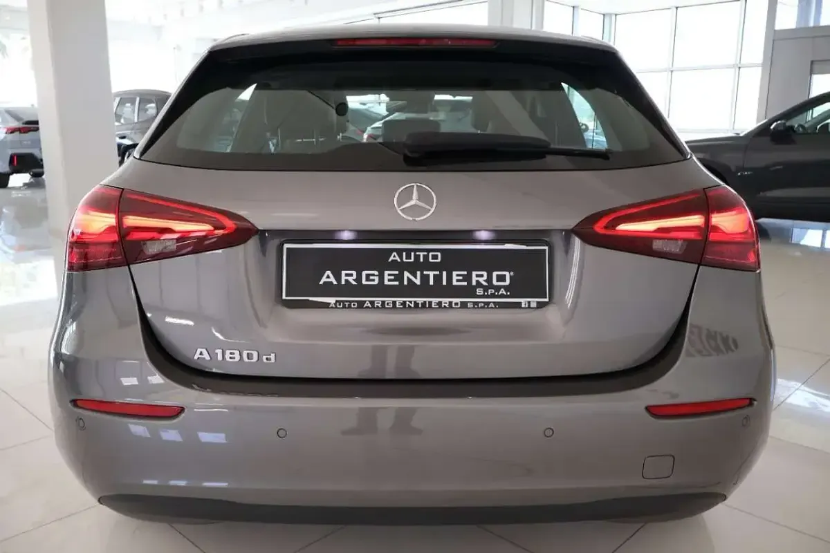 Usata Mercedes A180 Advanced 116 CV (85 kW) 2023 Rosso Berlina